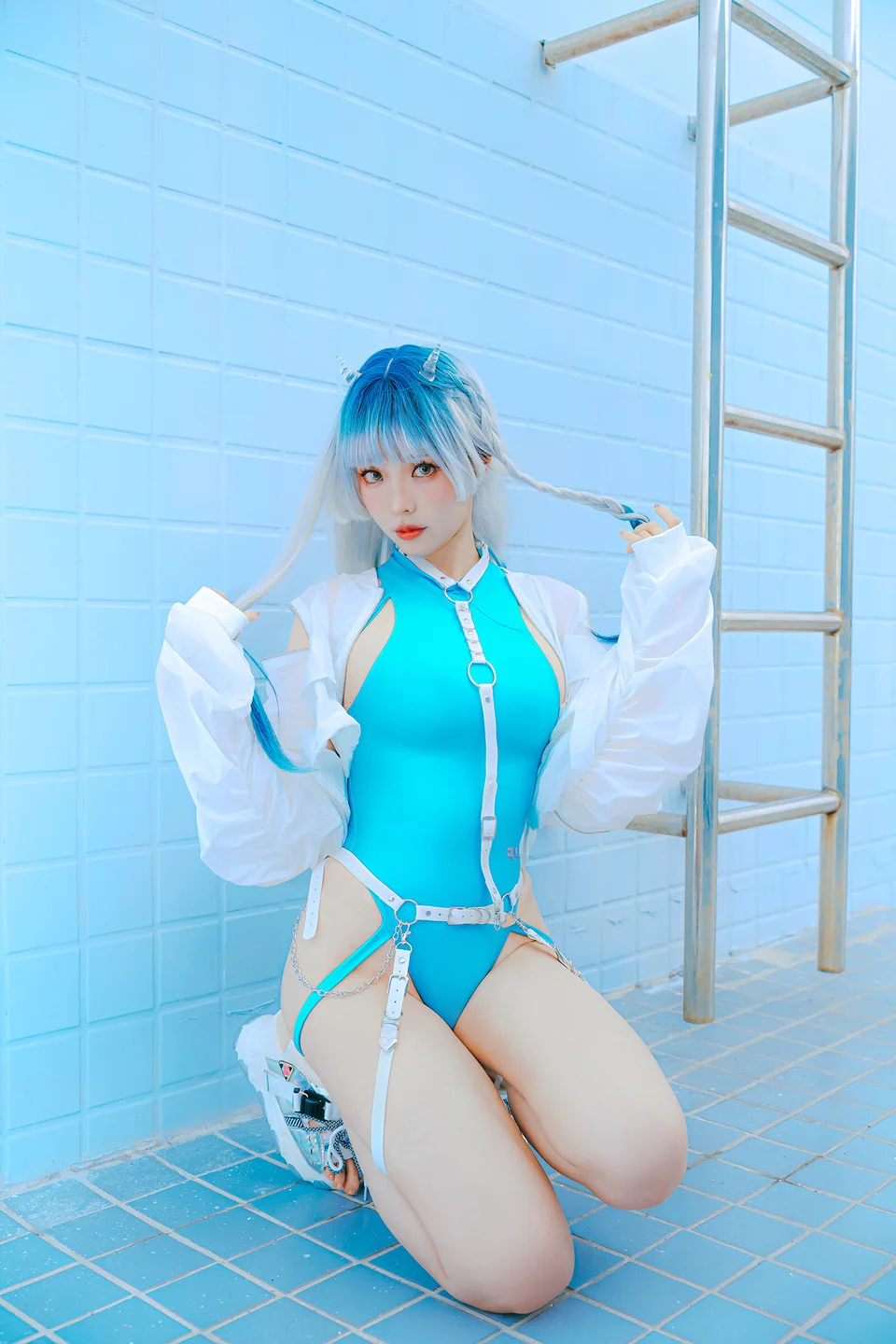 ElyEE子 - Glassyhorn Devil [34P,3V-94MB]